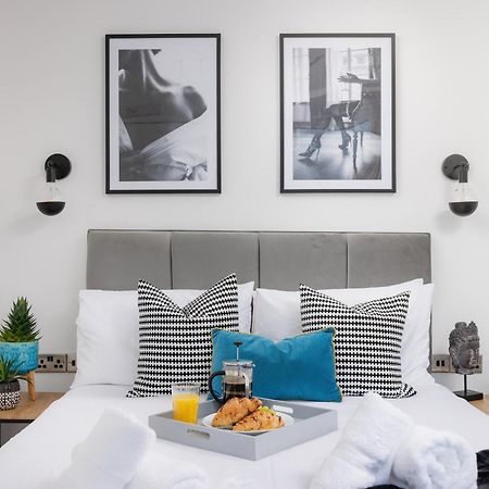 Boujis Central Plymouth Apartment - Sleeps 4 - Habita Property Bagian luar foto