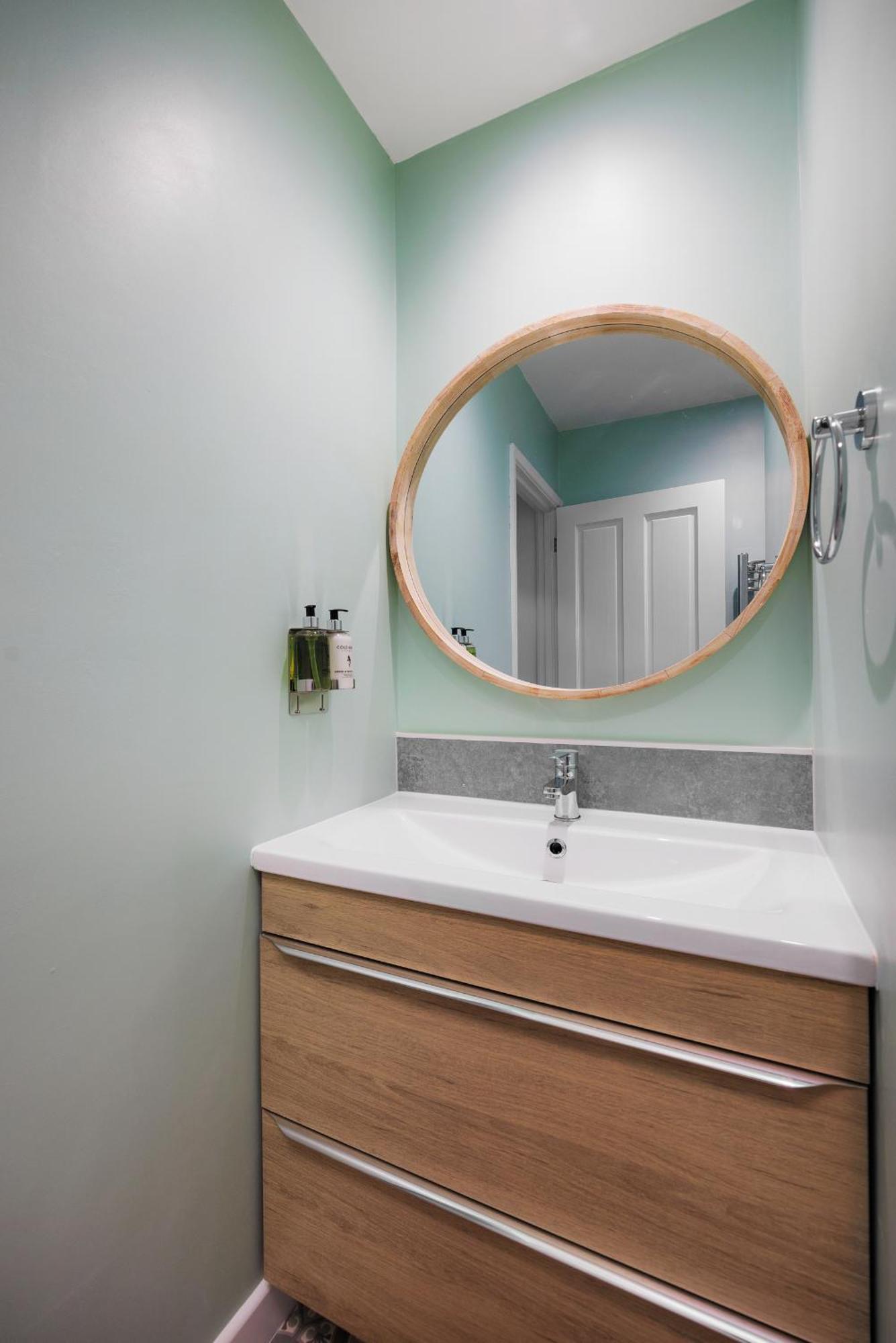 Boujis Central Plymouth Apartment - Sleeps 4 - Habita Property Bagian luar foto