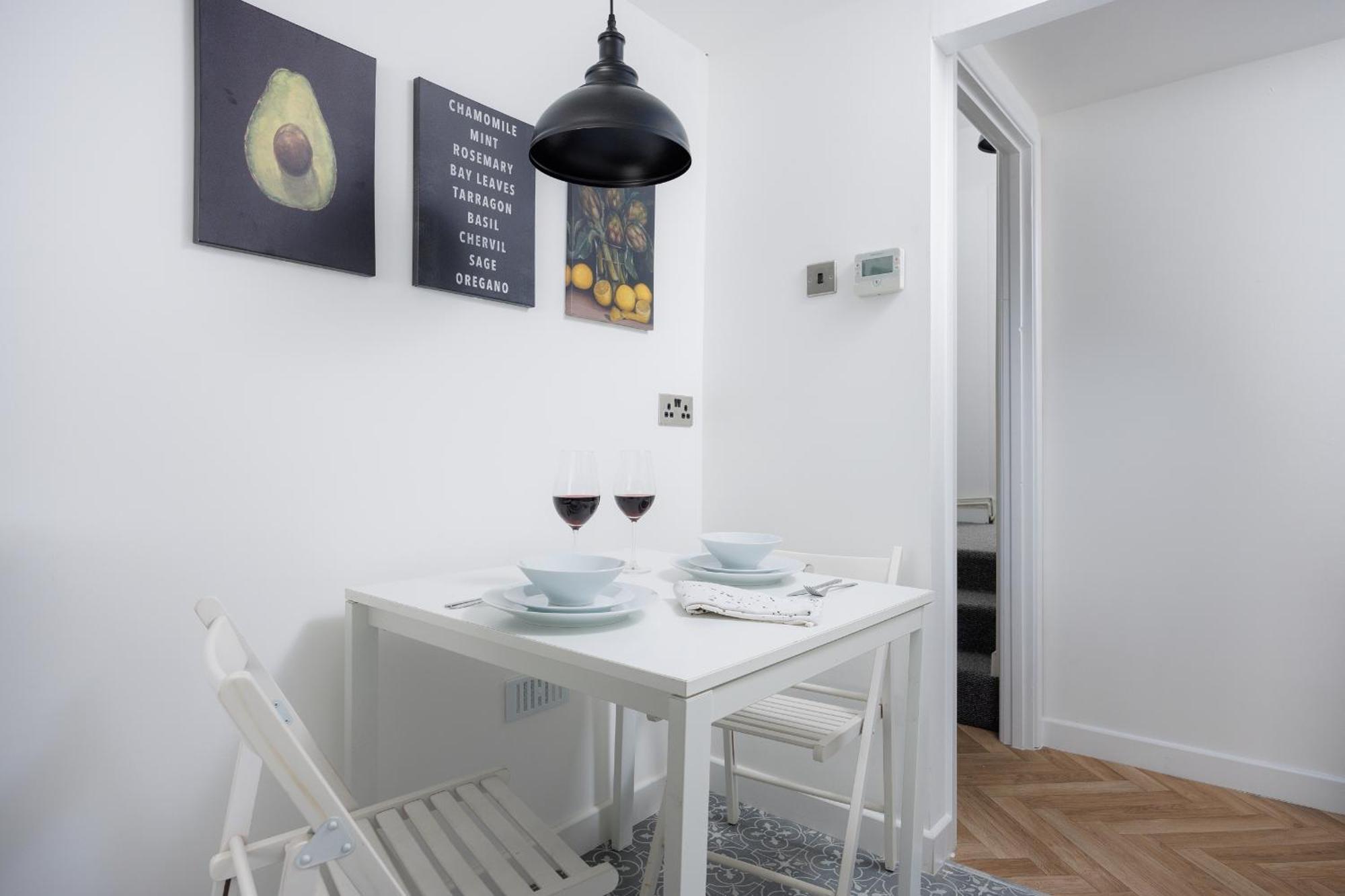 Boujis Central Plymouth Apartment - Sleeps 4 - Habita Property Bagian luar foto